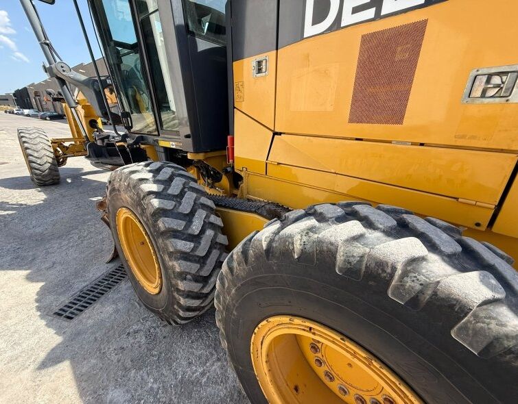 JOHN DEERE 772GP AWD **REGISTERED**